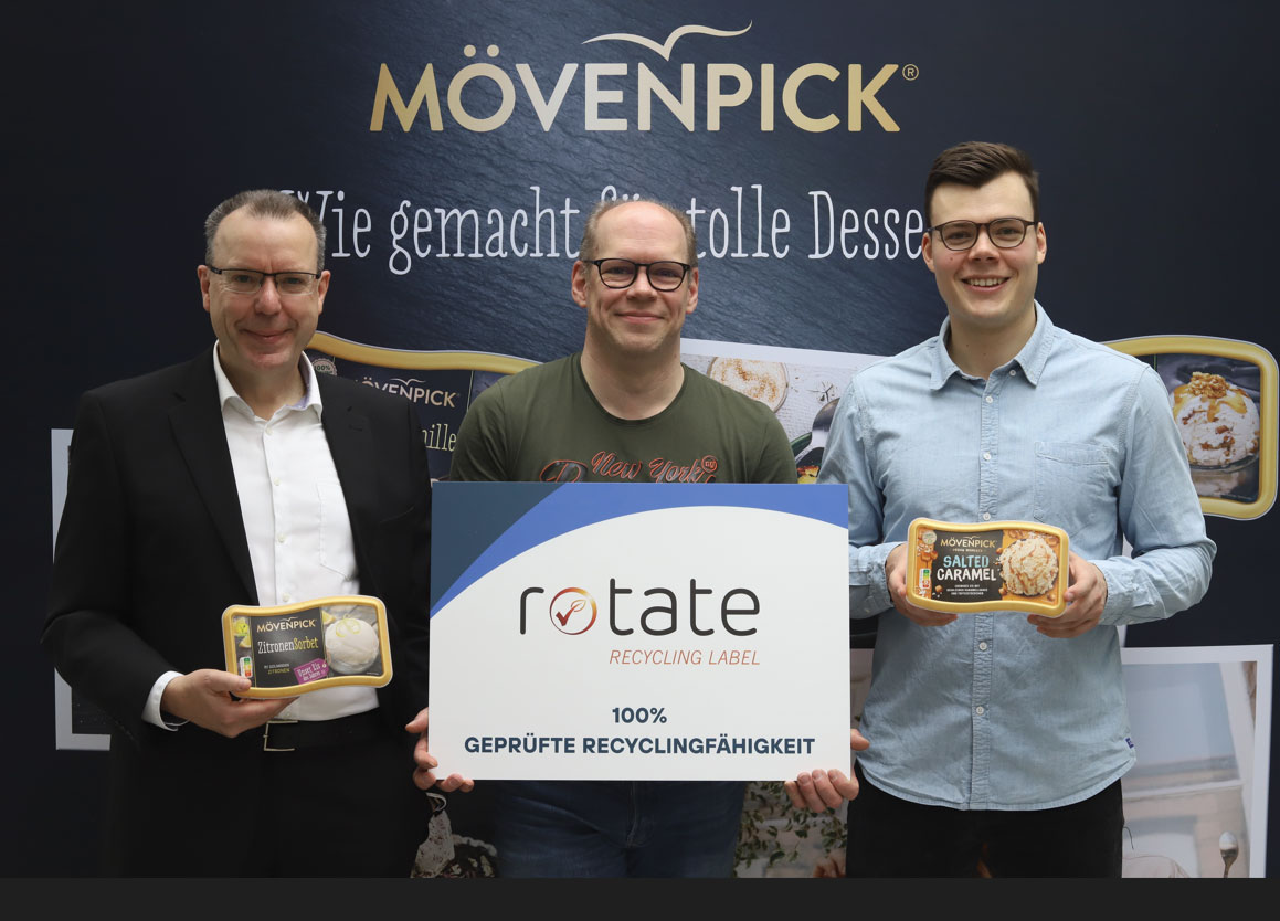 Noventiz Projektmanager Peter El-Gazzar mit Michael Sorgatz und Michel Mähleke bei Froneri bei der Zertifikatsübergabe